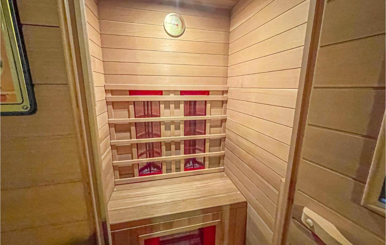 Awesome Home In Emst With Kitchen Экстерьер фото